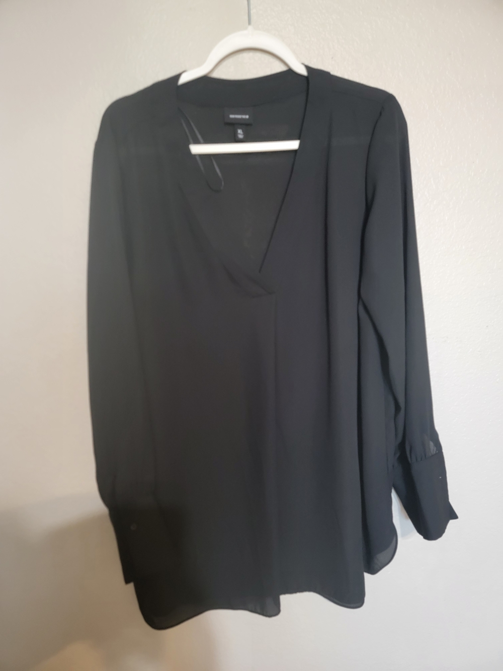 Who What Wear Black V-Neck Long-Sleeve Blouse
